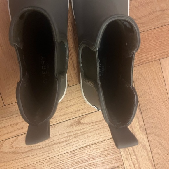 Women’s Sperry Rainboots - Picture 6 of 7